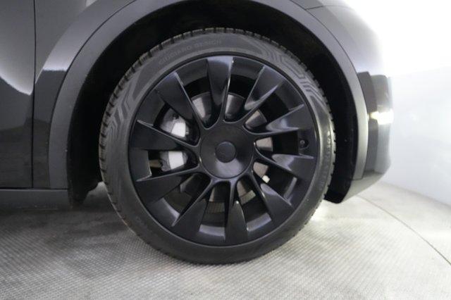 2025 Tesla Model Y — photo 16 of 22