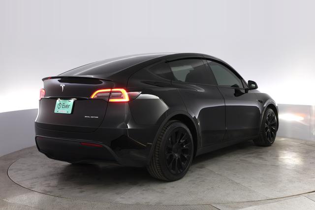 2025 Tesla Model Y — photo 2 of 22