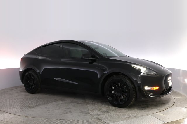 2025 Tesla Model Y — photo 11 of 22