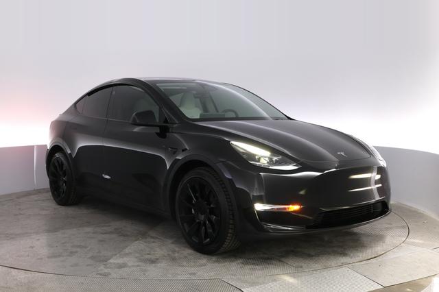 2025 Tesla Model Y — photo 10 of 22