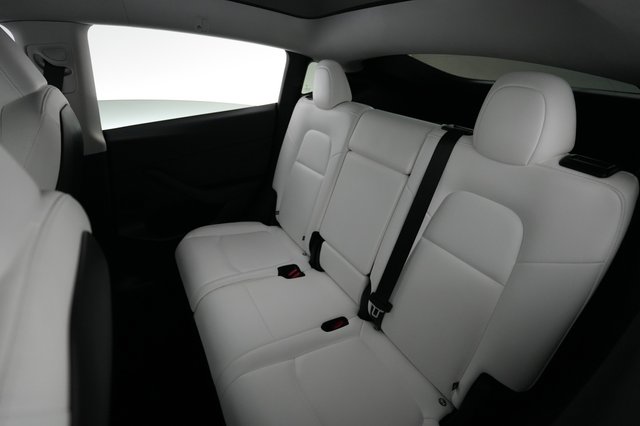 2025 Tesla Model Y — photo 19 of 22