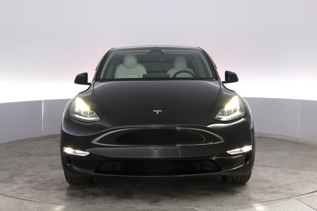 2025 Tesla Model Y — photo 9 of 22