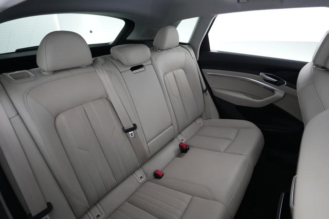 2019 Audi e-tron — photo 4 of 21