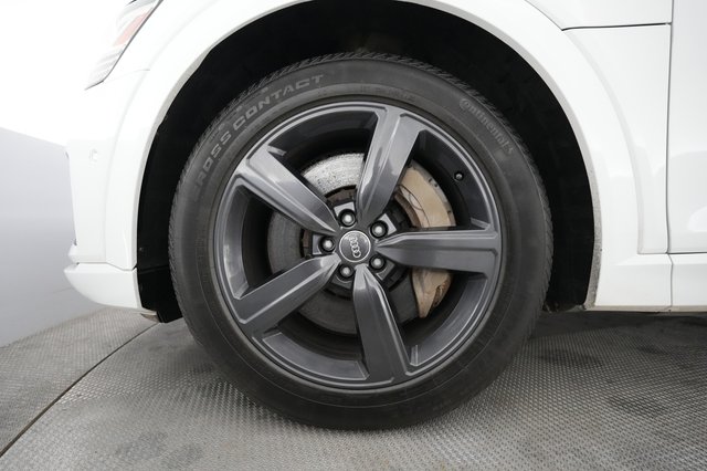 2019 Audi e-tron — photo 15 of 21