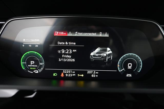 2019 Audi e-tron — photo 5 of 21