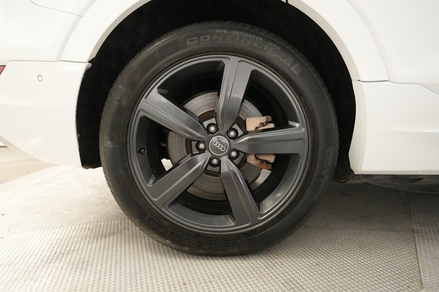 2019 Audi e-tron — photo 17 of 21