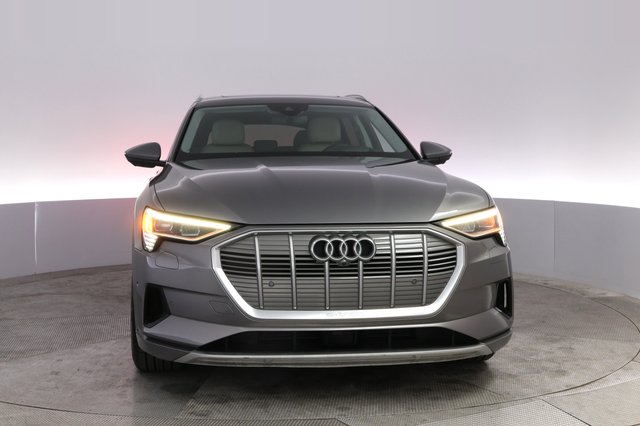 2019 Audi e-tron — photo 9 of 22