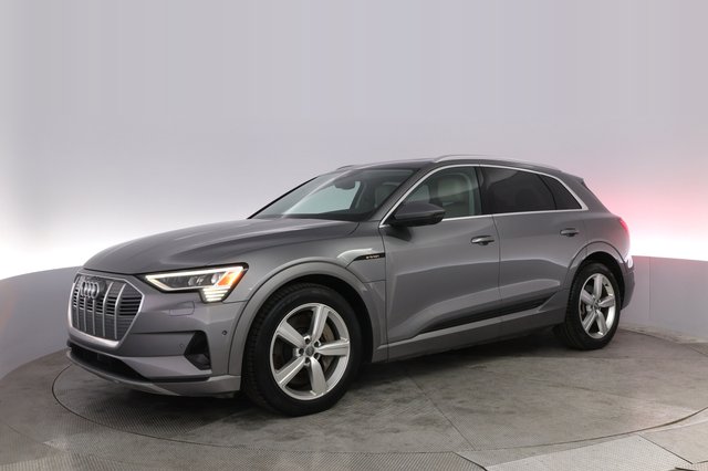 2019 Audi e-tron — photo 14 of 22