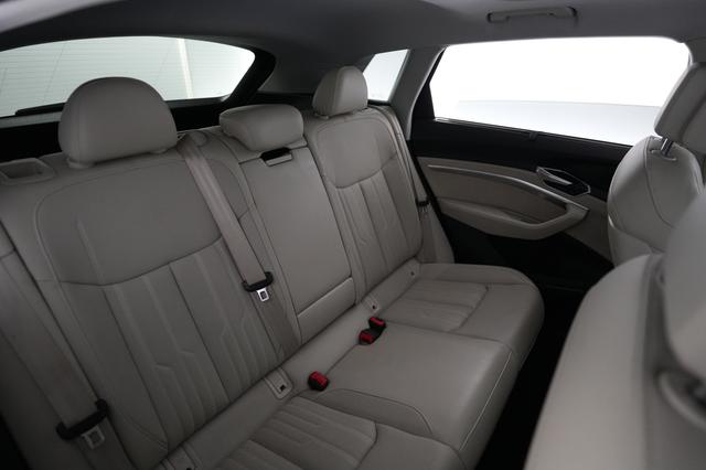 2019 Audi e-tron — photo 4 of 22