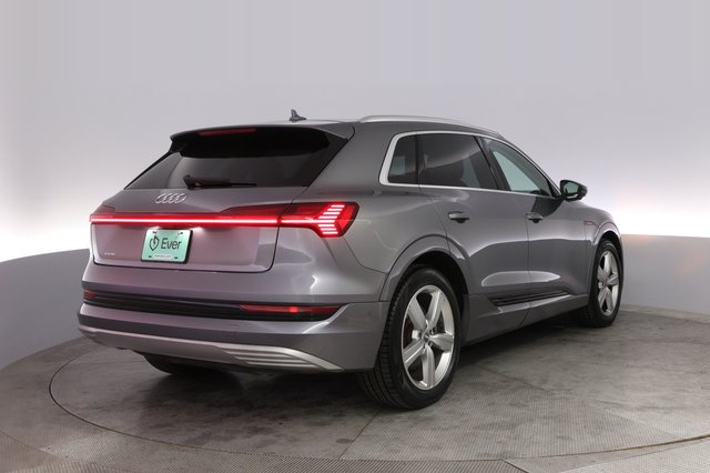 2019 Audi e-tron — photo 2 of 22
