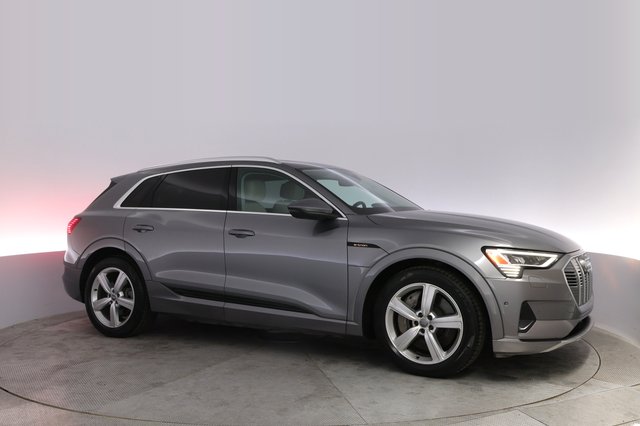 2019 Audi e-tron — photo 11 of 22