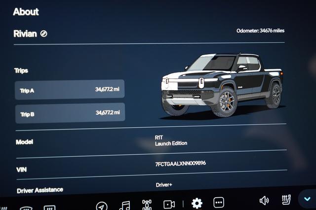 2022 Rivian R1T — photo 5 of 20