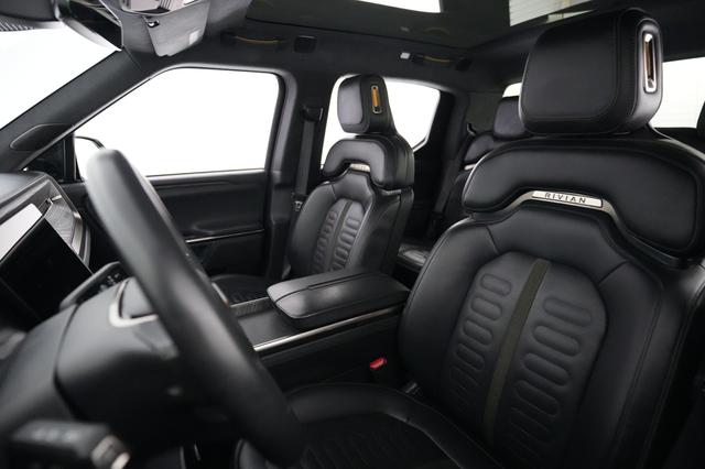 2022 Rivian R1T — photo 3 of 20