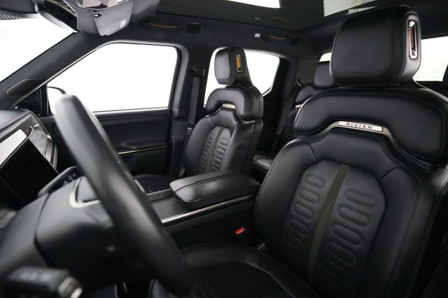 2022 Rivian R1T — photo 3 of 20