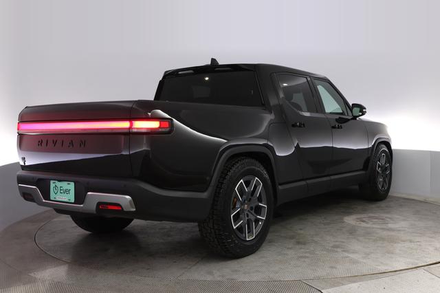 2022 Rivian R1T — photo 2 of 20
