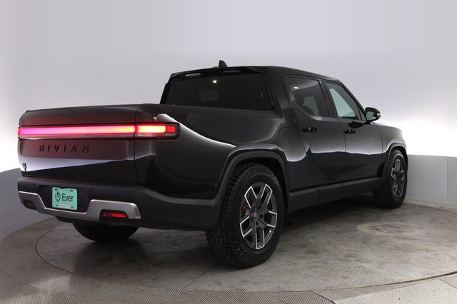 2022 Rivian R1T — photo 2 of 20