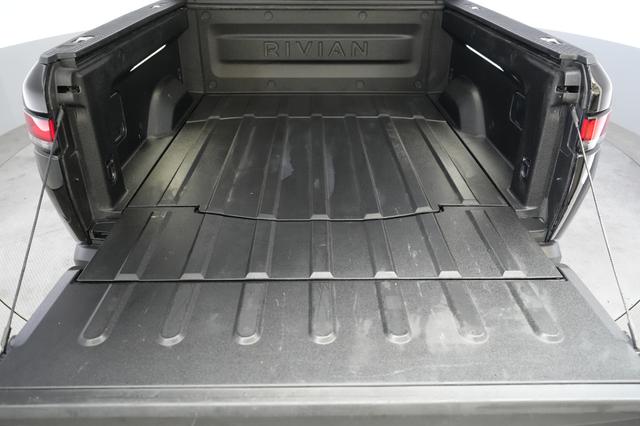 2022 Rivian R1T — photo 6 of 20
