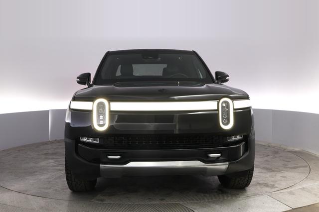 2022 Rivian R1T — photo 9 of 20