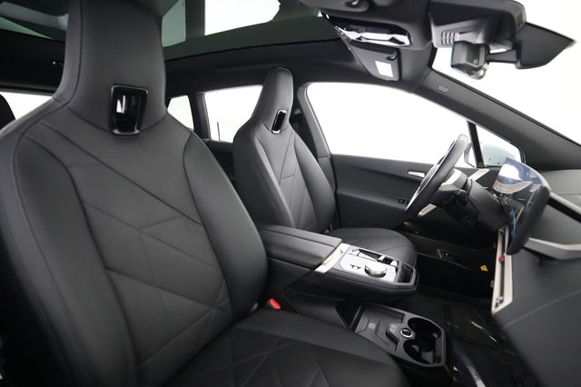 2022 BMW iX — photo 18 of 20