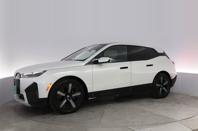 2022 BMW iX — photo 14 of 20