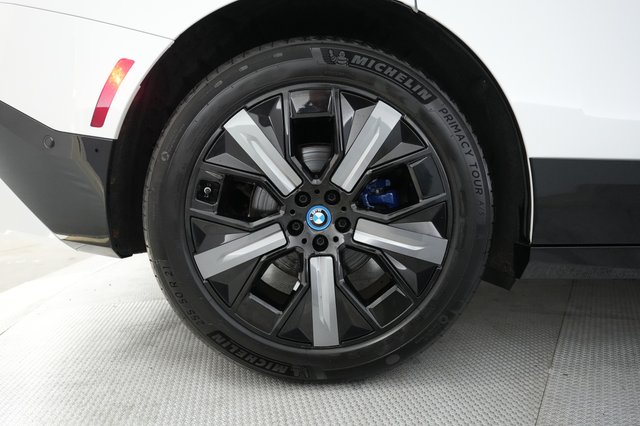 2022 BMW iX — photo 17 of 20