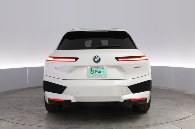 2022 BMW iX — photo 12 of 20