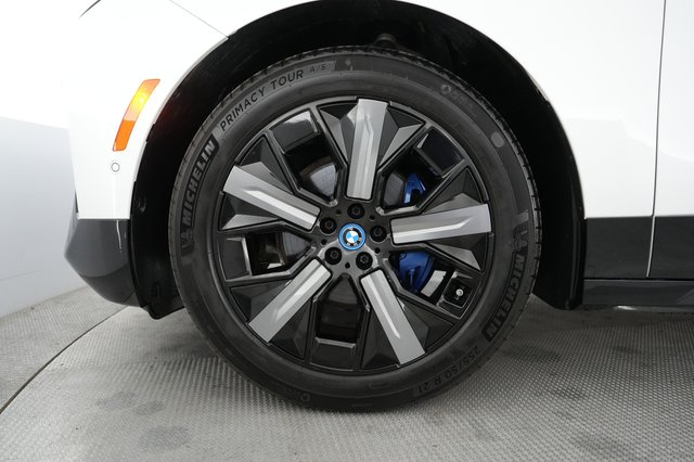 2022 BMW iX — photo 15 of 20