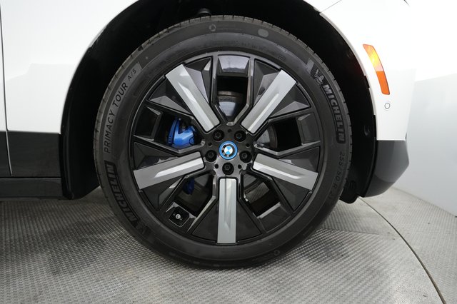 2022 BMW iX — photo 16 of 20