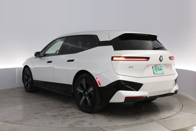 2022 BMW iX — photo 13 of 20