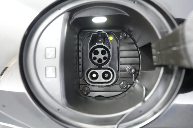 2023 Hyundai IONIQ 6 — photo 8 of 21