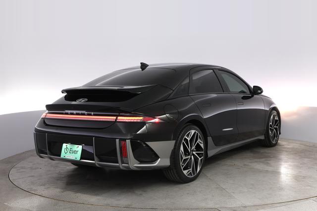 2023 Hyundai IONIQ 6 — photo 2 of 21