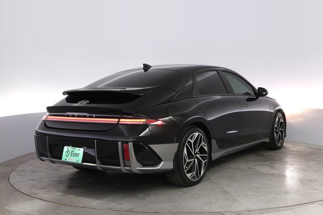 2023 Hyundai IONIQ 6 — photo 2 of 21