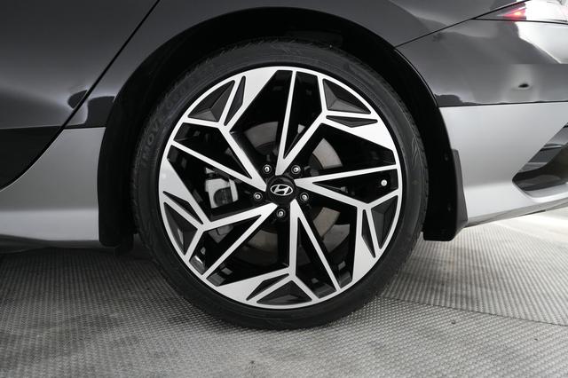 2023 Hyundai IONIQ 6 — photo 7 of 21