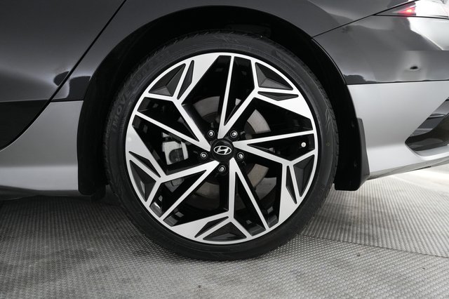 2023 Hyundai IONIQ 6 — photo 7 of 21