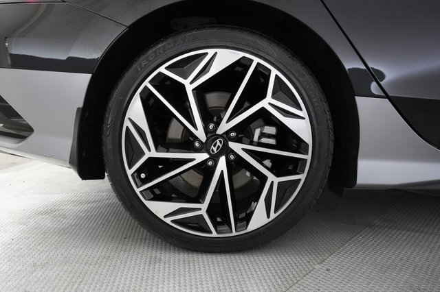 2023 Hyundai IONIQ 6 — photo 17 of 21