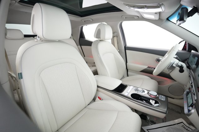 2023 Genesis GV60 — photo 18 of 21