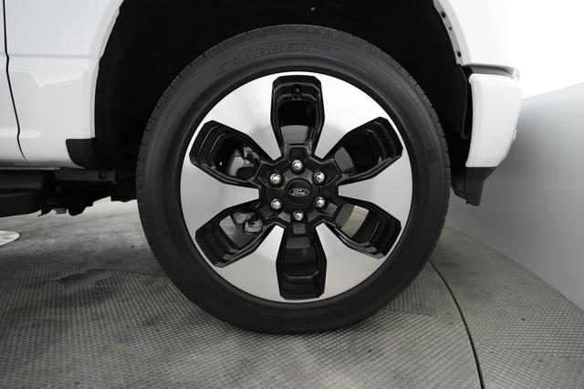 2023 Ford F-150 Lightning — photo 10 of 15