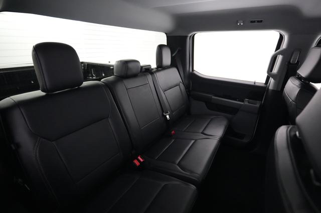 2023 Ford F-150 Lightning — photo 4 of 15
