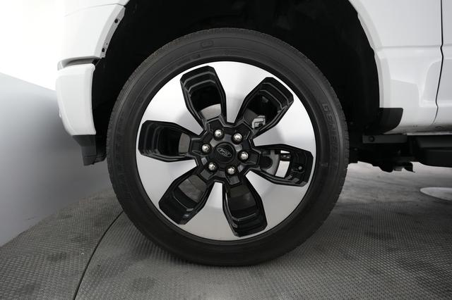 2023 Ford F-150 Lightning — photo 9 of 15