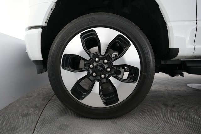 2023 Ford F-150 Lightning — photo 9 of 15