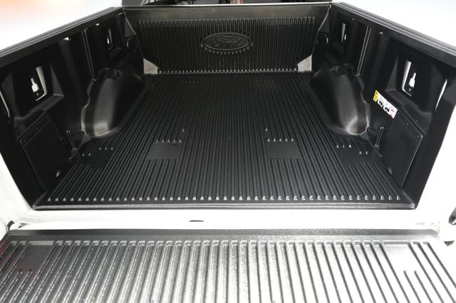 2023 Ford F-150 Lightning — photo 6 of 15
