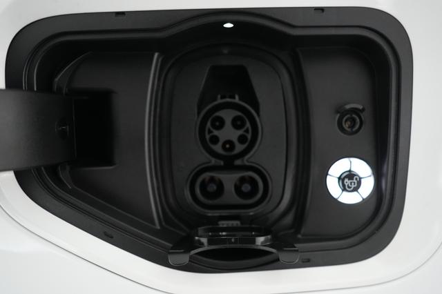 2023 Ford F-150 Lightning — photo 8 of 15
