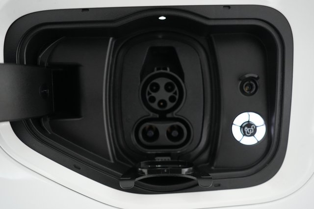 2023 Ford F-150 Lightning — photo 8 of 15