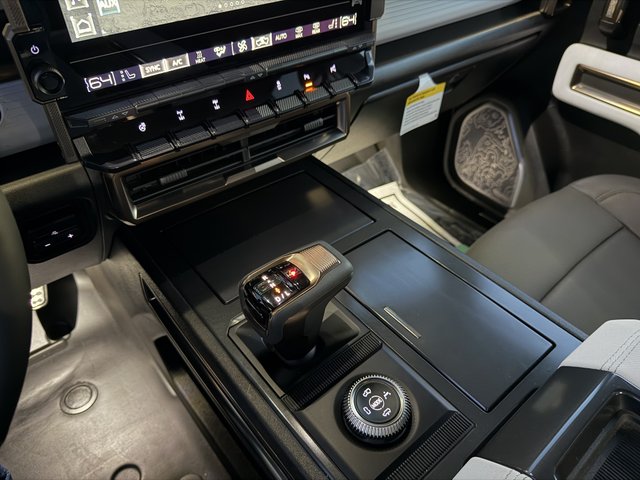 2024 GMC Hummer EV SUV — photo 23 of 33