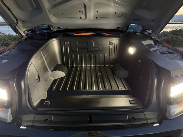 2024 GMC Hummer EV SUV — photo 30 of 33