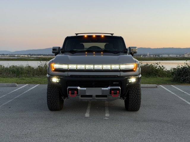 2024 GMC Hummer EV SUV — photo 15 of 33