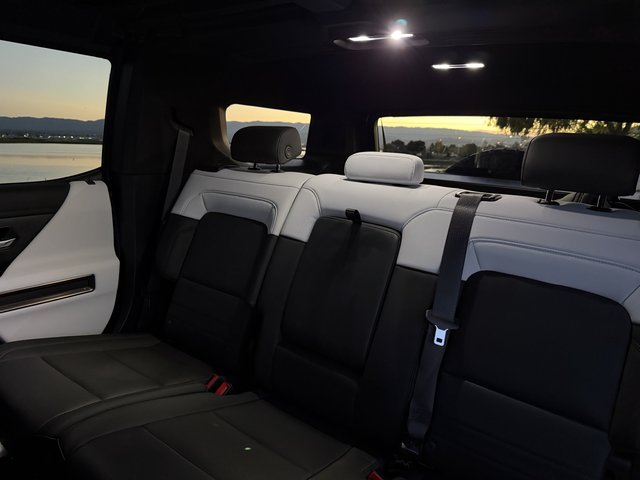2024 GMC Hummer EV SUV — photo 4 of 33