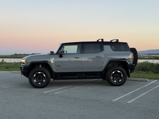 2024 GMC Hummer EV SUV — photo 11 of 33
