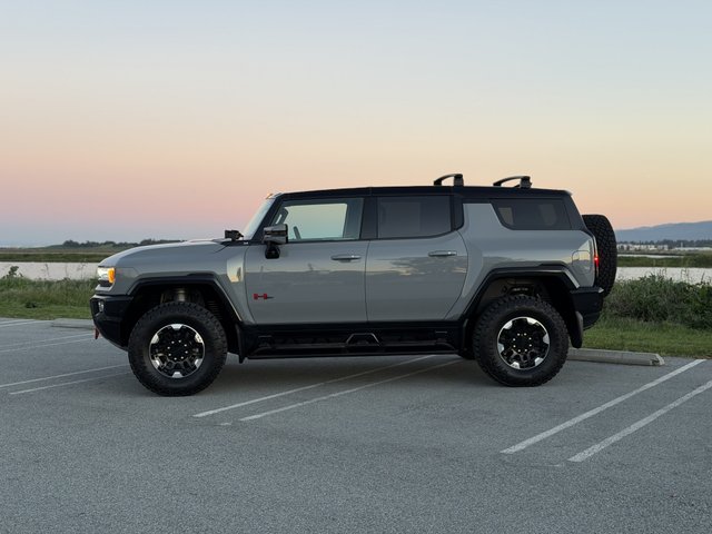 2024 GMC Hummer EV SUV — photo 11 of 33