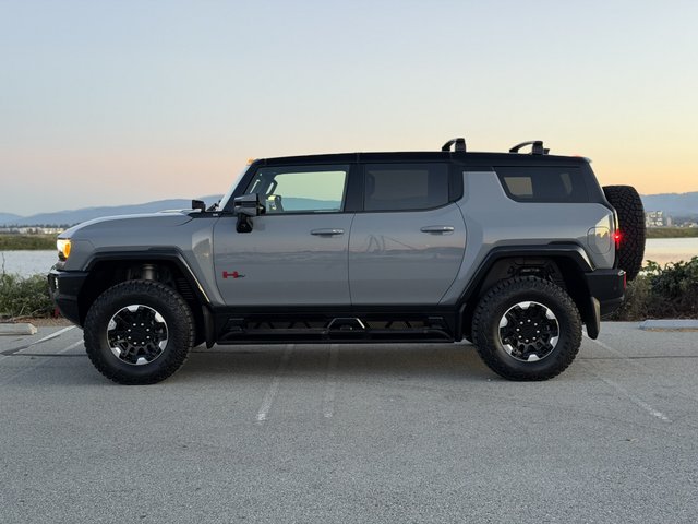 2024 GMC Hummer EV SUV — photo 16 of 33